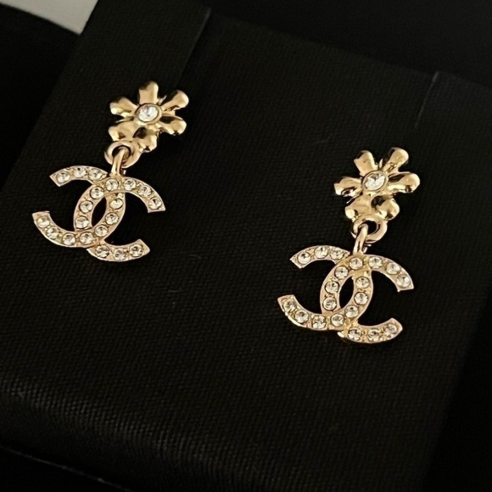 CHANEL• 23A drop crystal earrings